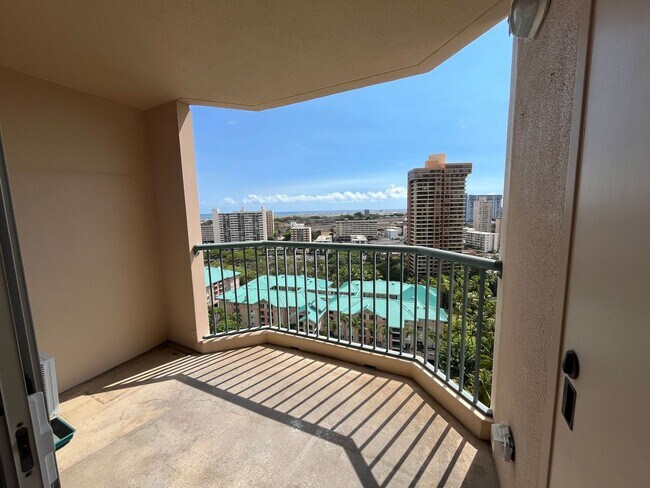 Building Photo - Country Club Villas - 2 bedrooms, 2 bath u...