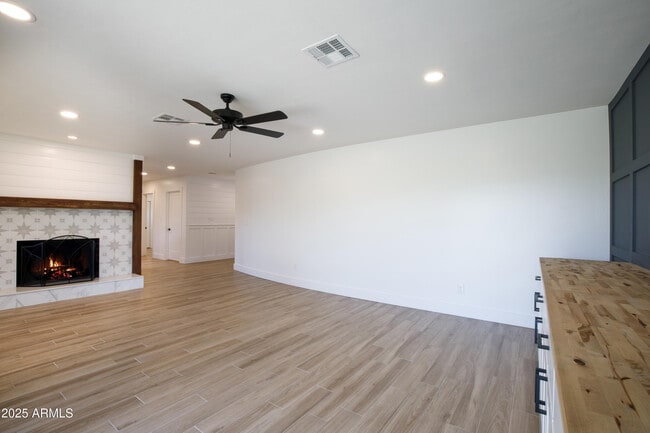 Building Photo - 1028 E Manzanita Dr