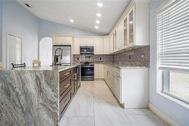 Building Photo - 519 Winthrop Pl