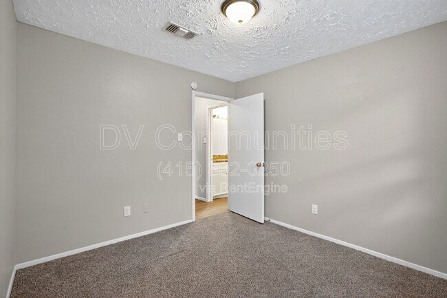 Building Photo - 20021 Cottonglade Ln