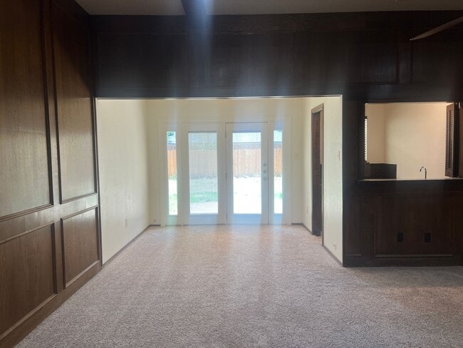 Building Photo - 3 bed 2 bath 2 car garage