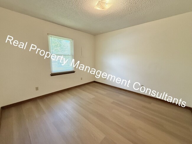 Building Photo - 16604 E Gudgell Rd