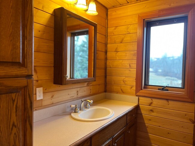 Building Photo - Enchanting Log Home for Lease