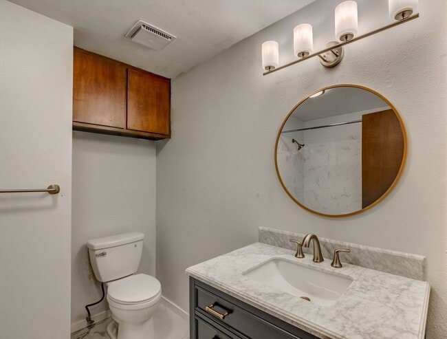 Building Photo - Spacious 4-Bedroom Home with Modern Upgrad...