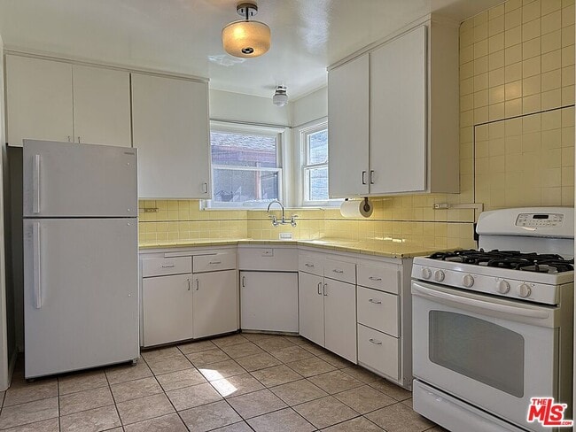 Building Photo - 5468 W 120th St