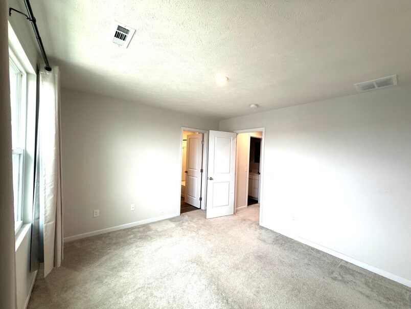 Building Photo - 114 Slate Ridge Dr