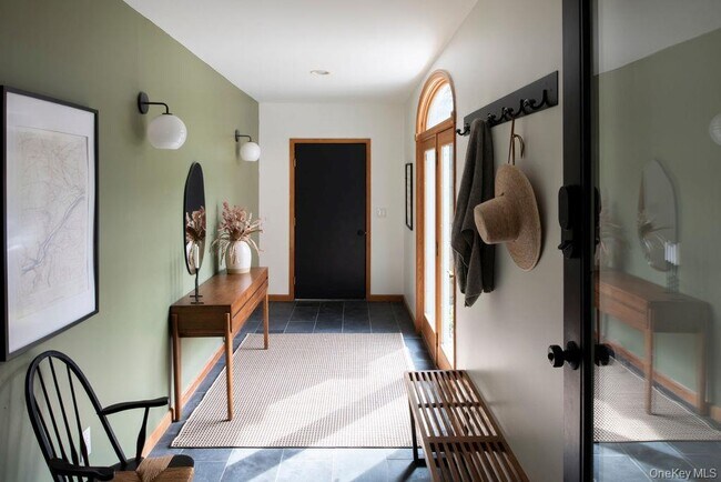 Building Photo - 42 Lake Pleasant Rd