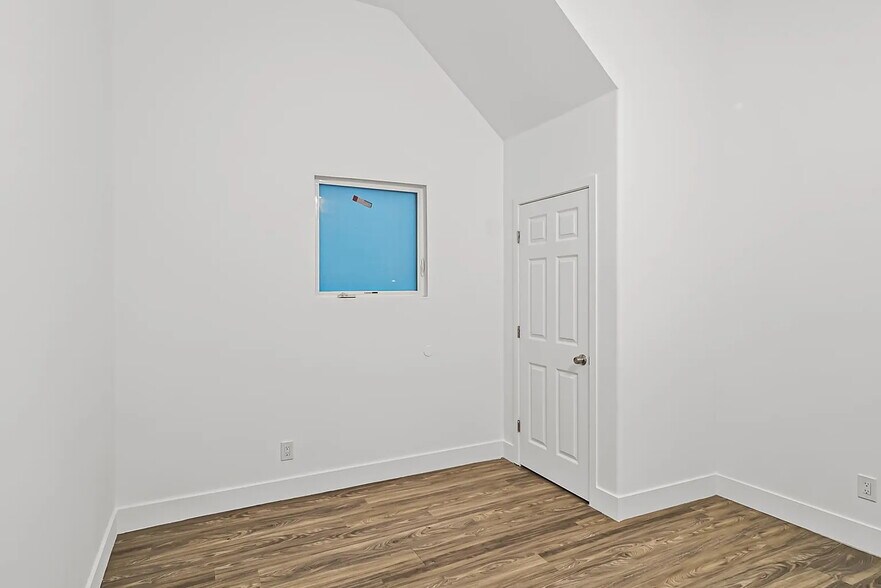 Building Photo - 1537 Lincoln Ave