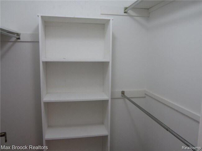 Building Photo - 4250 Breckenridge Dr