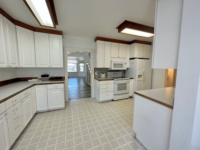 Building Photo - Remodeled Downtown Ellensburg Home