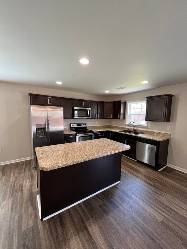 Building Photo - 3 BR 2 1/2 Bath, Just a Short Distance to Swamp Rabbit and Downtown Greenville!