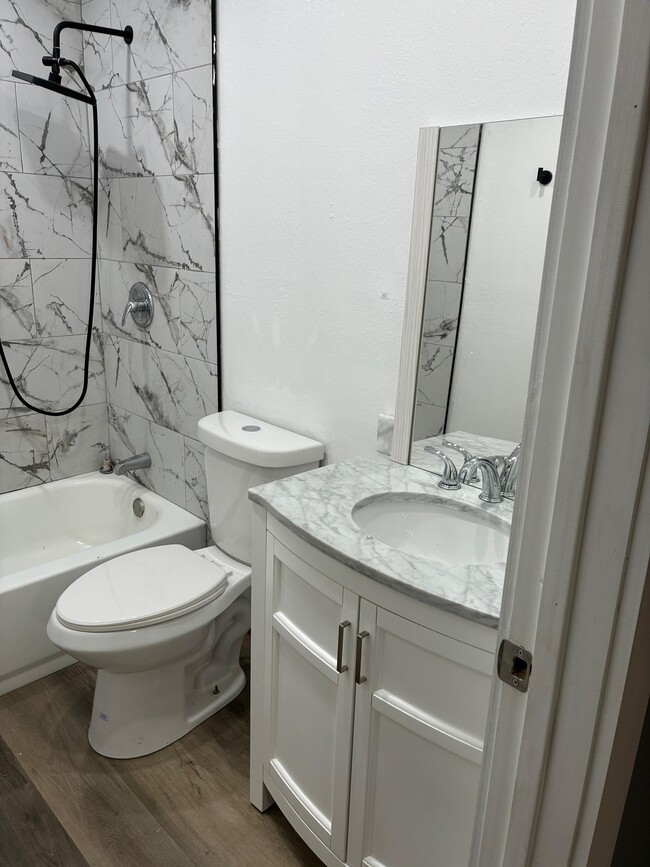 Building Photo - 1641 Woodburn St