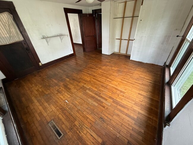 Building Photo - 319 S Ashby Ave