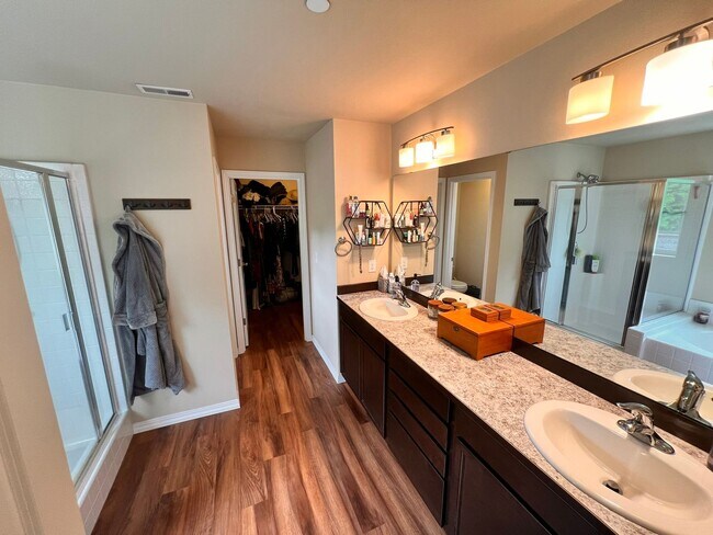 Building Photo - Spacious 3BR/2.5BA w/ Open Floor Plan, Fenced Yard, Office Nook & Garage