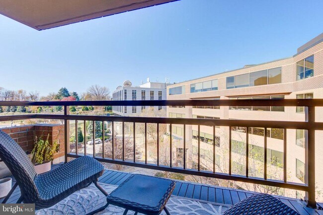 Building Photo - 2111 Wisconsin Ave NW