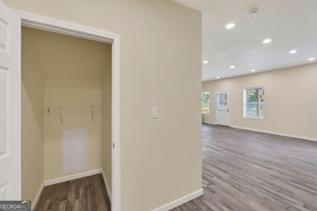 Building Photo - 160 Janney Cir