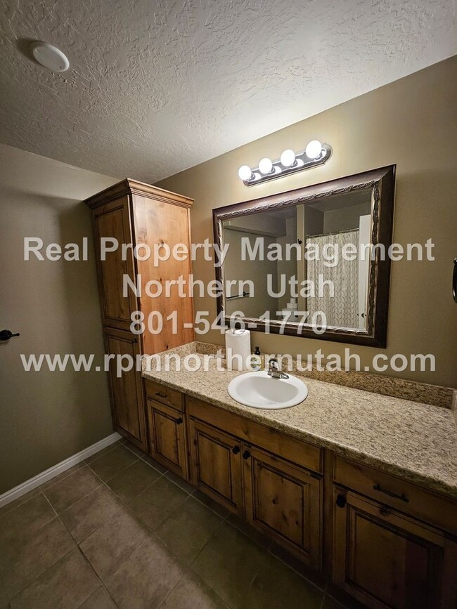 Building Photo - 1 Bedroom 1 Bath Basement Unit in North Sa...