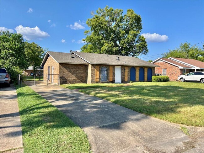 Primary Photo - 307 Daman Dr