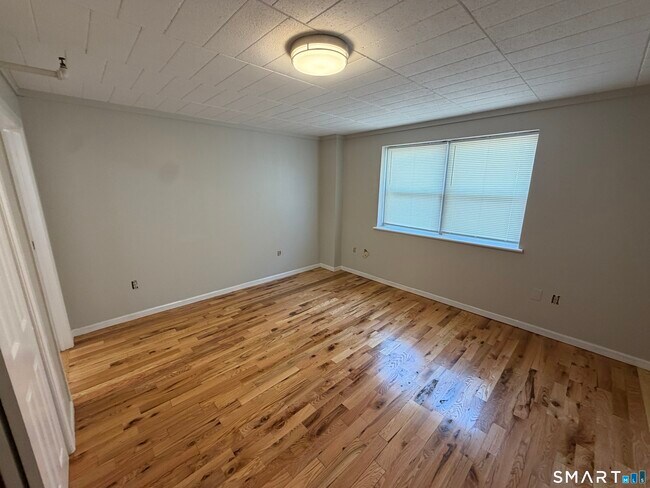 Building Photo - 330 Blake St