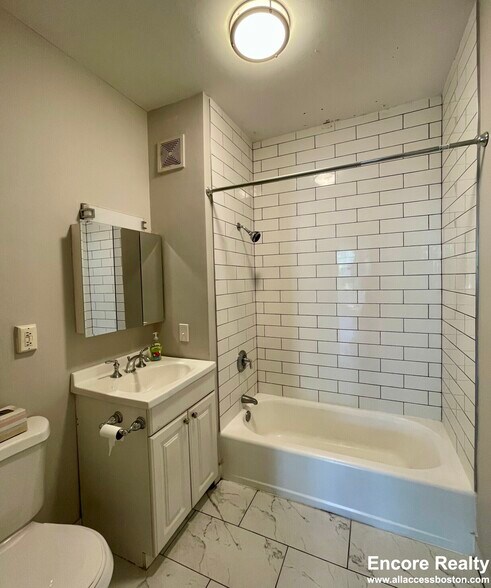 Building Photo - 17 Stearns Rd