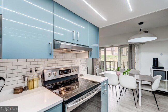 Building Photo - 11643 Stoneview Square