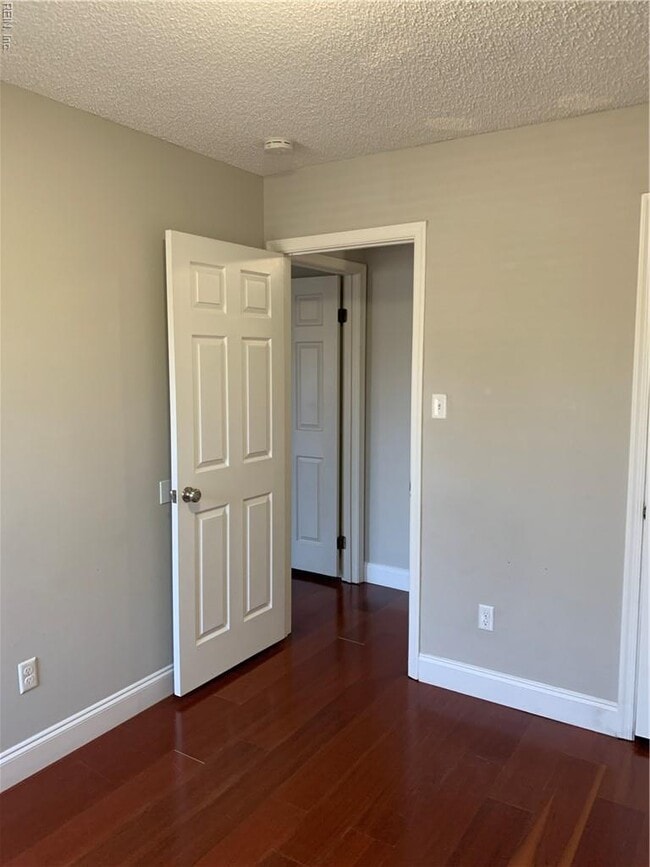 Building Photo - 1654 Jameson Dr