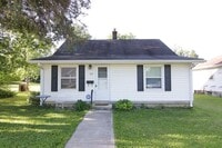 Building Photo - Walking Distance To U Indy Campus!