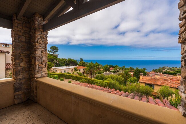 Building Photo - Gorgeous 5 Bedroom Home with sweeping view...