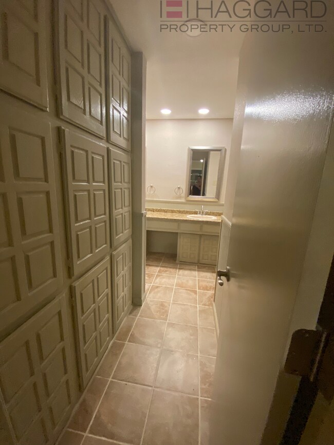 Building Photo - 3 bedroom 2 bathrooms