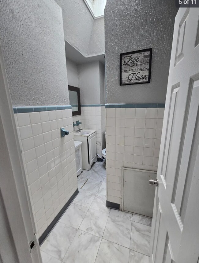 Building Photo - Charming 3-Bedroom, 1-Bathroom Home