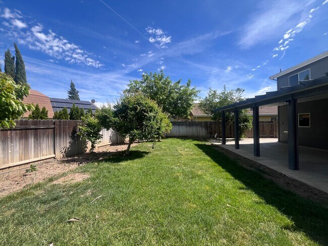 Building Photo - Bright & Spacious Woodland Home with Functional Layout 3 bed/2.5 bath