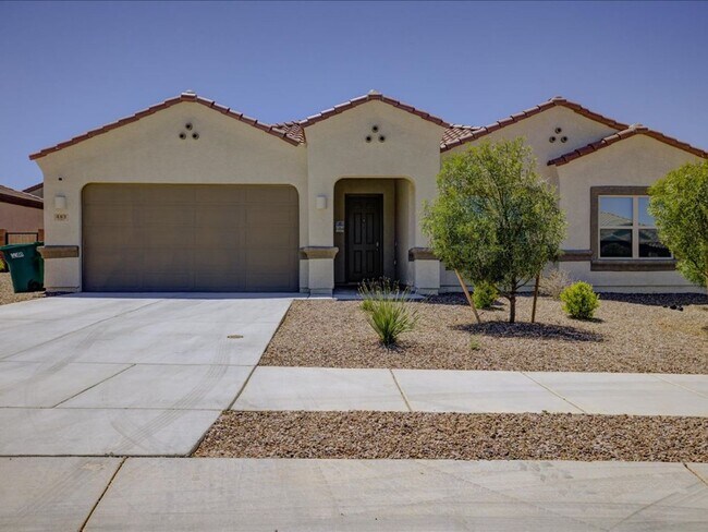 Building Photo - Corona de Tucson 4 Bedroom 2 Bathroom