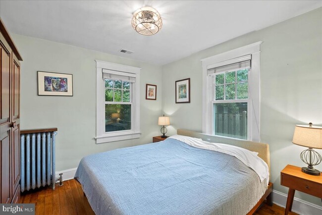 Building Photo - 23 E Walnut St