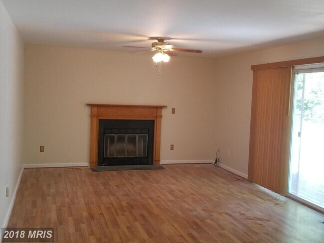 Building Photo - 16 Twin Lake Ct