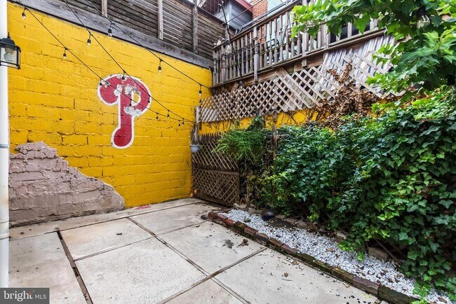 Building Photo - 2567 Kern St