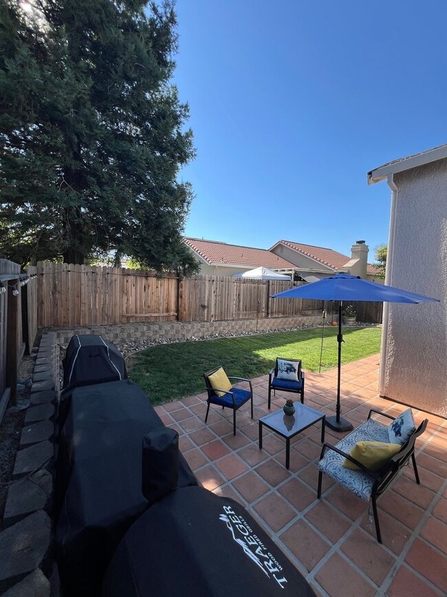 Building Photo - 3 Bedroom - Heart of Roseville