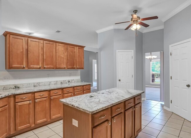 Building Photo - 5897 Saratoga Dr