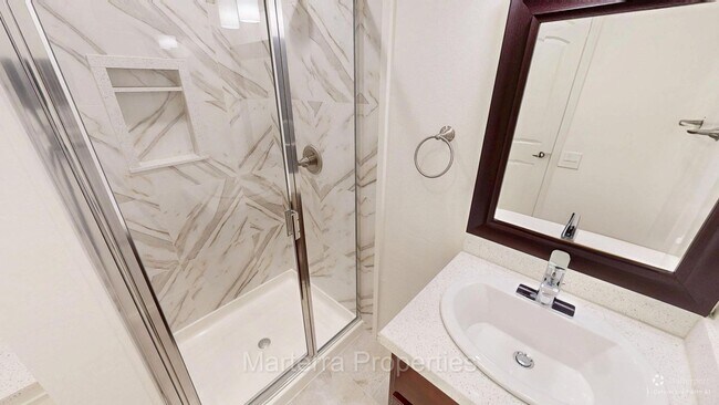 Building Photo - 17755 La Rosa Ln