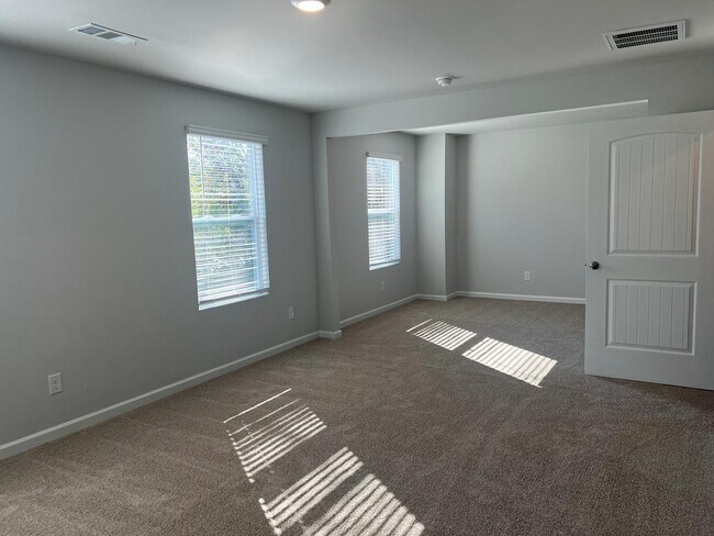 Building Photo - 273 Hazel Ln