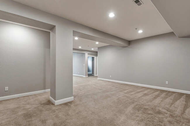 Building Photo - 4666 Sagewood Cir