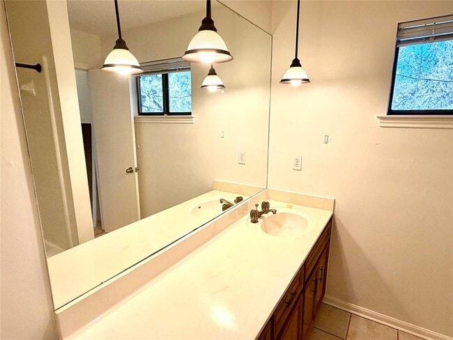 Building Photo - 9518 Topridge Dr