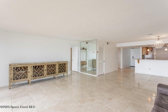 Building Photo - 1095 N Hwy A1A