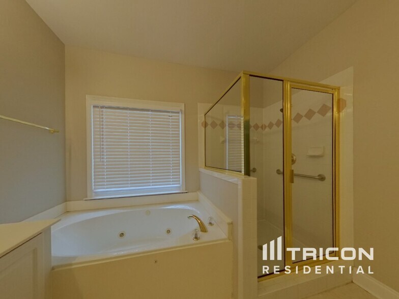 Building Photo - 6868 Glen Cove Ln