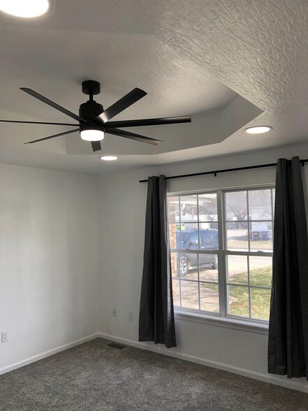 Building Photo - 1507 N Engel Ave