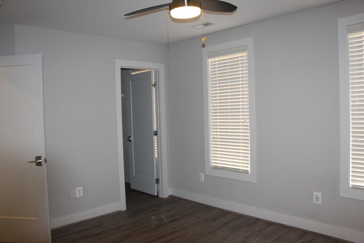 Building Photo - 916 N Buchanan Ct