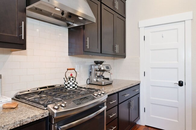 Building Photo - 3 bedroom | 2.5 bathroom | Crocker Village Brownstone
