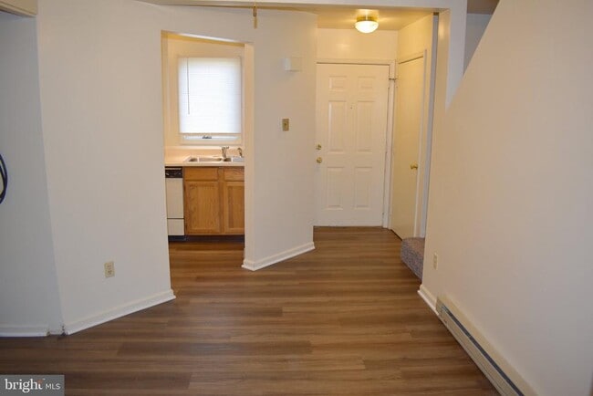 Building Photo - 945 Orchard Dr