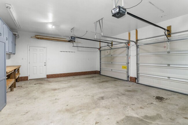 Building Photo - 4 Bedroom 3 Bath in Haymount- Available through June 1, 2027 only!