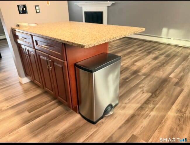 Building Photo - 143 Maple Ave