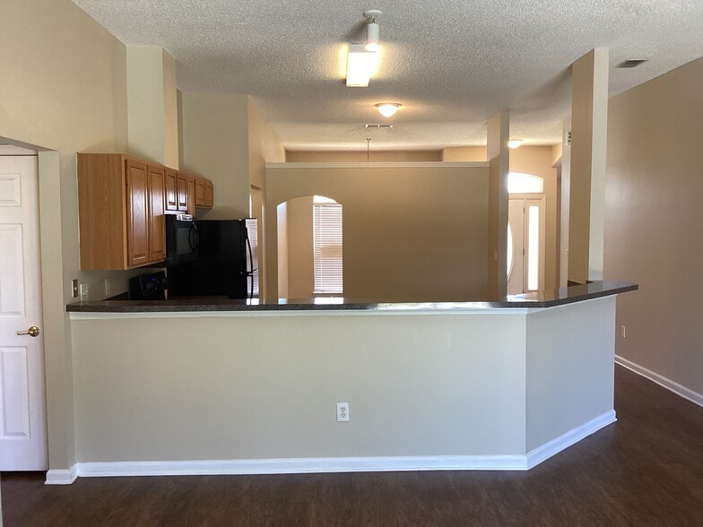 Building Photo - 468 Hillside Dr